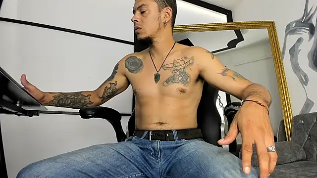 Show modela AntonyEvans na web-kameri