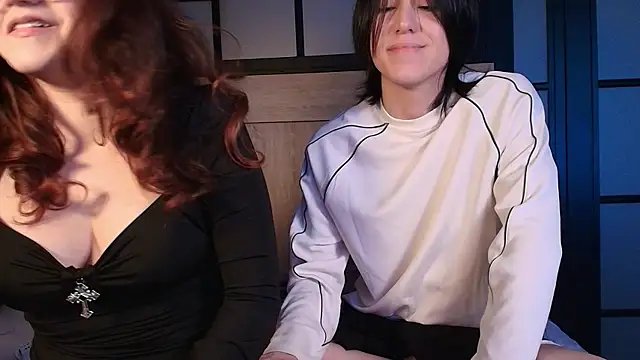 Daphne_and_Roger_ Pertunjukan Webcam