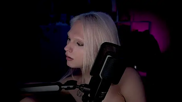 sindLy webkamerás műsora