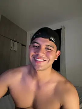 ENZODELEON Show in webcam