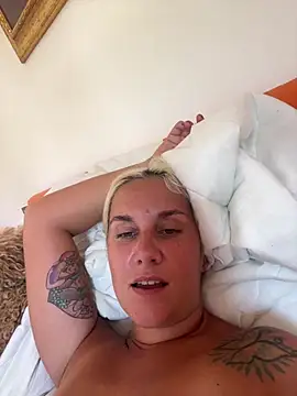 Sofia_beee Show in webcam
