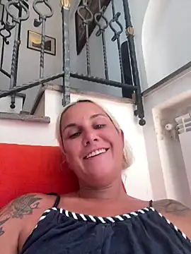 Sofia_beee Webcam show