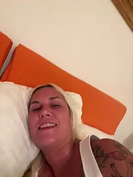 Sofia_beee Show in webcam