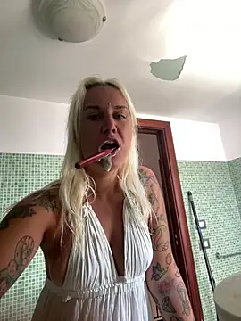 Sofia_beee Show in webcam