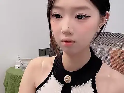 Yoyo33355's Live Chat Room