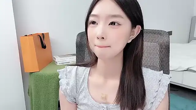 Yoyo33355 网络视讯表演