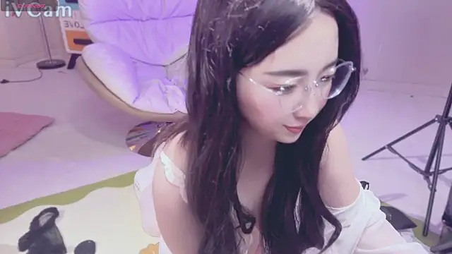 qianqianliao 网络视讯表演