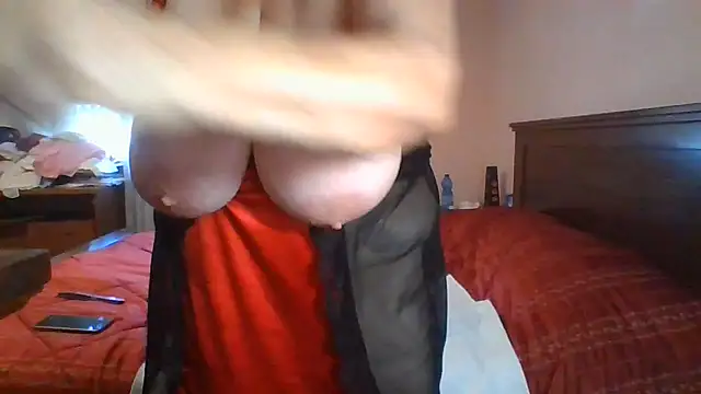 ItalianBigBoobs: διαδικτυακό σόου στην κάμερα
