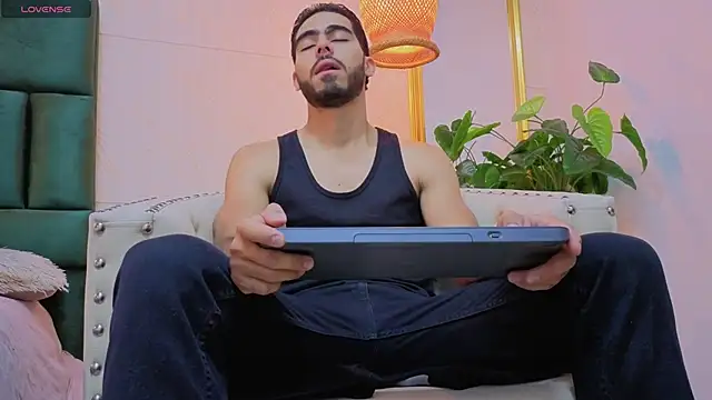 Markos_Miles Pertunjukan Webcam