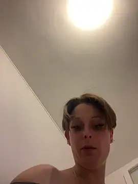 Quenn667's Live Chat Room