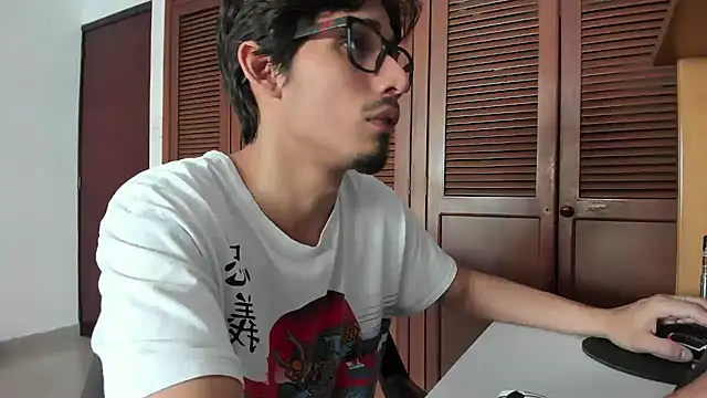 SrIncognito666 Show in webcam