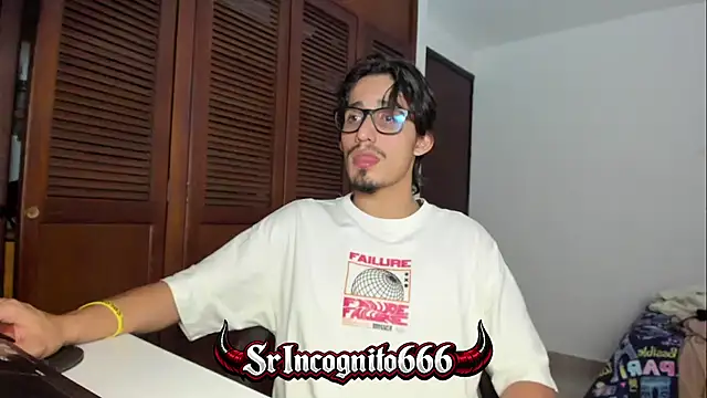 SrIncognito666 Show in webcam