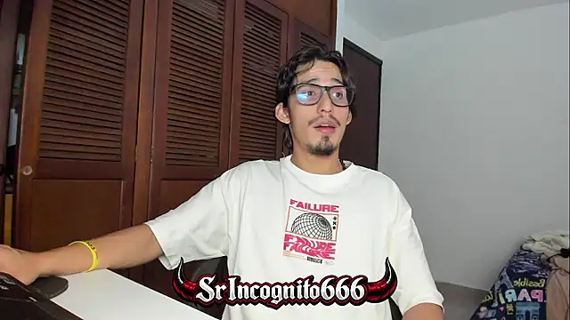 Pokazy przed kamerką – SrIncognito666