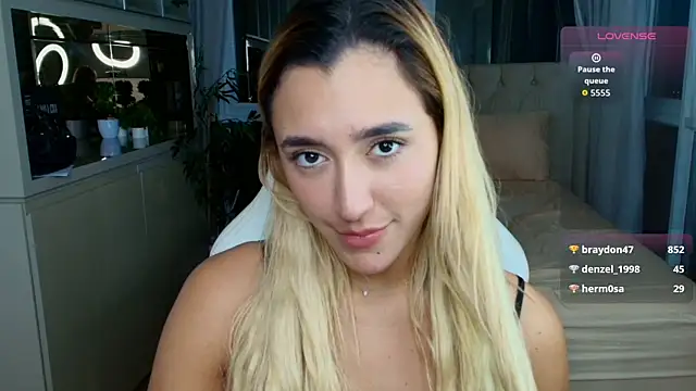Show de Luuna_Velvvet na webcam