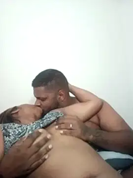 MiaReed667n Webbikameraesitys