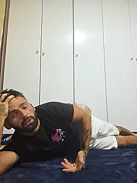 Show de StraightSerb na webcam
