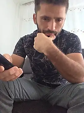 Show de StraightSerb na webcam