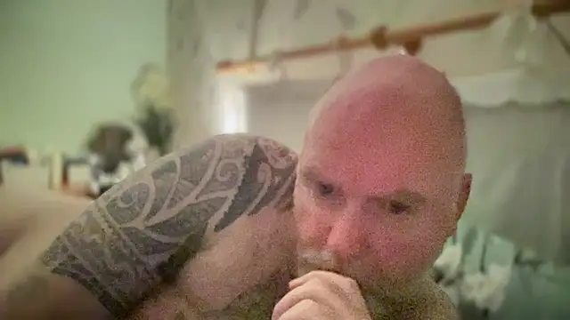 Tattooed_Dilf_01's Webcam Show
