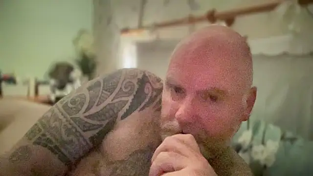 Tattooed_Dilf_01n Webbikameraesitys