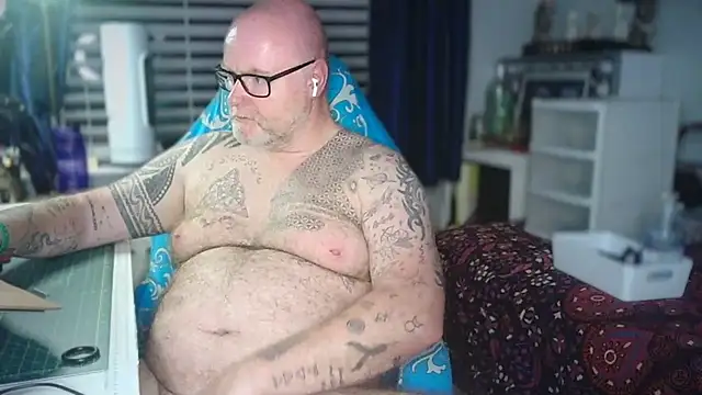 Show de Tattooed_Dilf_01 na webcam