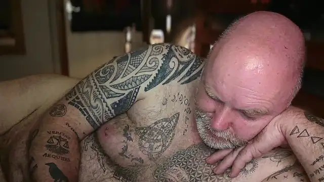 Show Webcam de Tattooed_Dilf_01