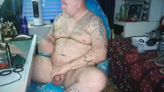 Tattooed_Dilf_01 网络视讯表演