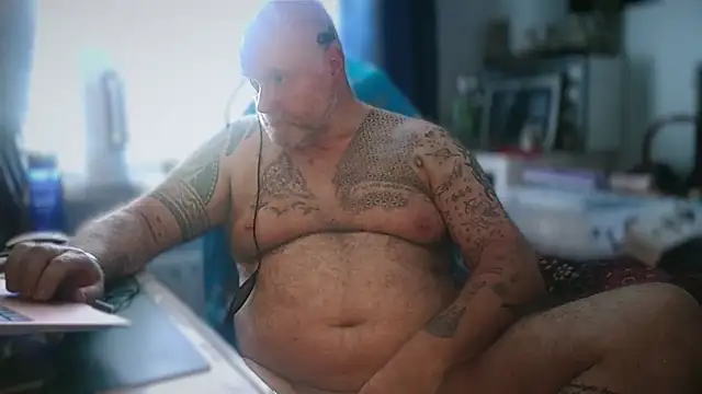 Webkamerová show Tattooed_Dilf_01