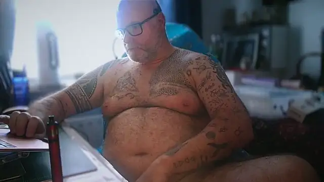 Tattooed_Dilf_01's Webcam Show