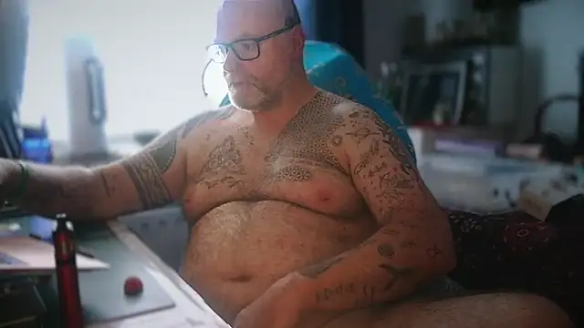 Show de webcam de Tattooed_Dilf_01