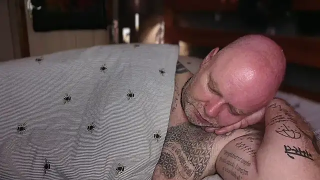 Show de Tattooed_Dilf_01 na webcam