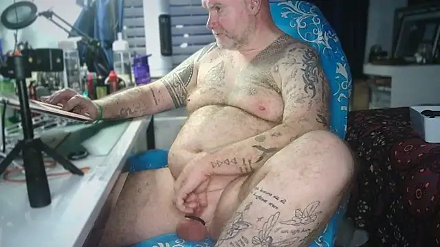 Show de Tattooed_Dilf_01 na webcam
