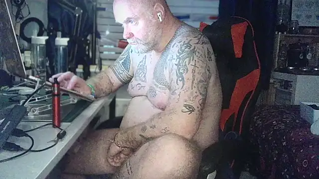 Tattooed_Dilf_01 Webcamshow