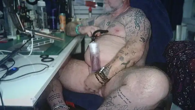 Tattooed_Dilf_01 Шоу с уебкамера