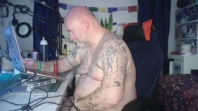 โชว์เว็บแคมของ Tattooed_Dilf_01