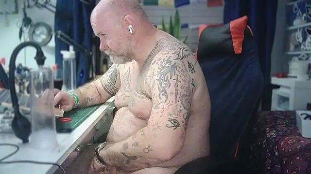 عرض كام Tattooed_Dilf_01
