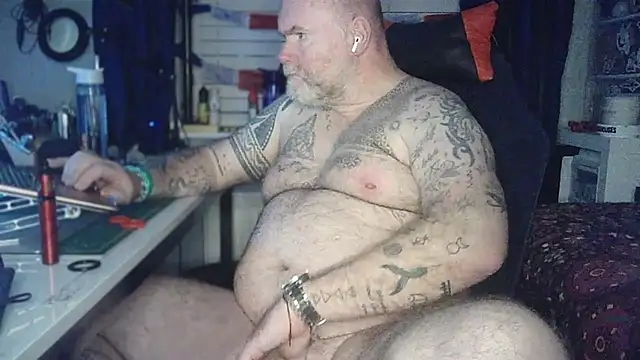 Tattooed_Dilf_01's Webcam Show