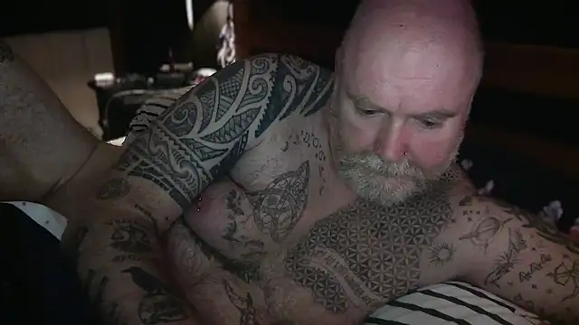 Tattooed_Dilf_01: вебкам-шоу