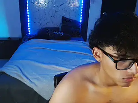 Mr_yisuzz webcam show