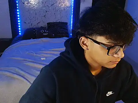 Mr_yisuzz 网络视讯表演