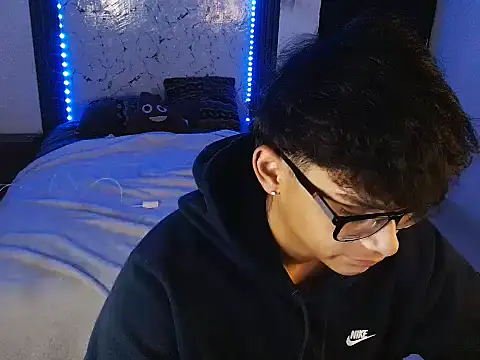 Mr_yisuzz 在線直播表演
