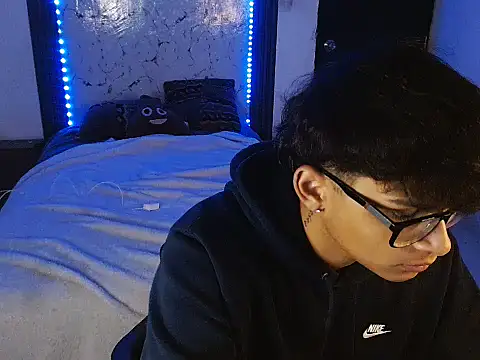 Pertunjukan Kamera Web Mr_yisuzz