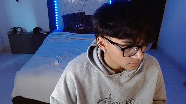 Mr_yisuzzn Webbikameraesitys