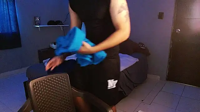 Mr_yisuzz webkamerás műsora