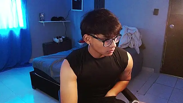 Mr_yisuzz webkamerás műsora