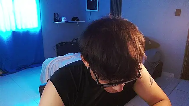 Mr_yisuzz webkamerás műsora