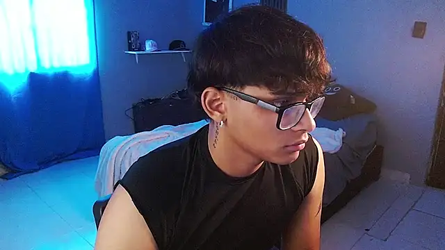 Mr_yisuzz webcam show