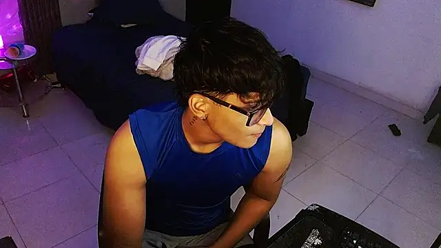 Mr_yisuzz Webcam show