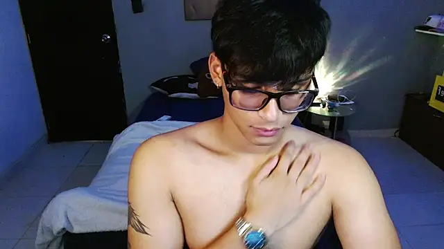 Mr_yisuzz Webcam Show