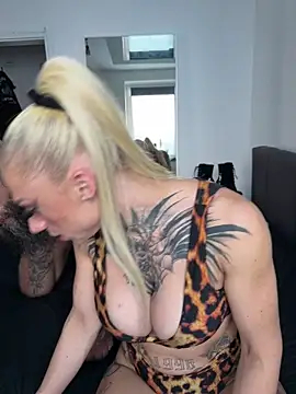 glorycouple_xlive Show in webcam