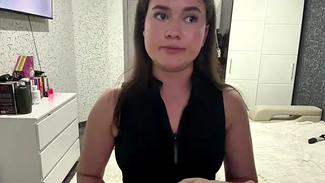 cuteshowy webcam show